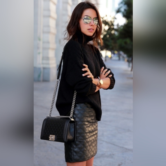 Ann Taylor Dresses & Skirts - Ann Taylor Quilted Faux Leather Pencil Skirt Size 6 Black